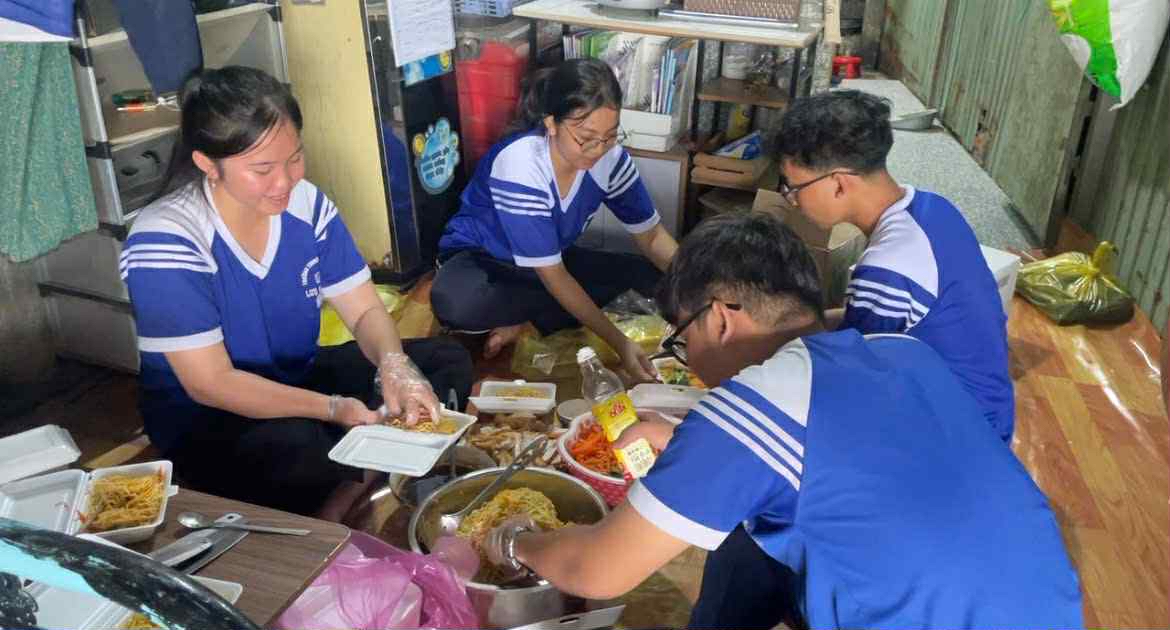 Mỗi người một công việc.