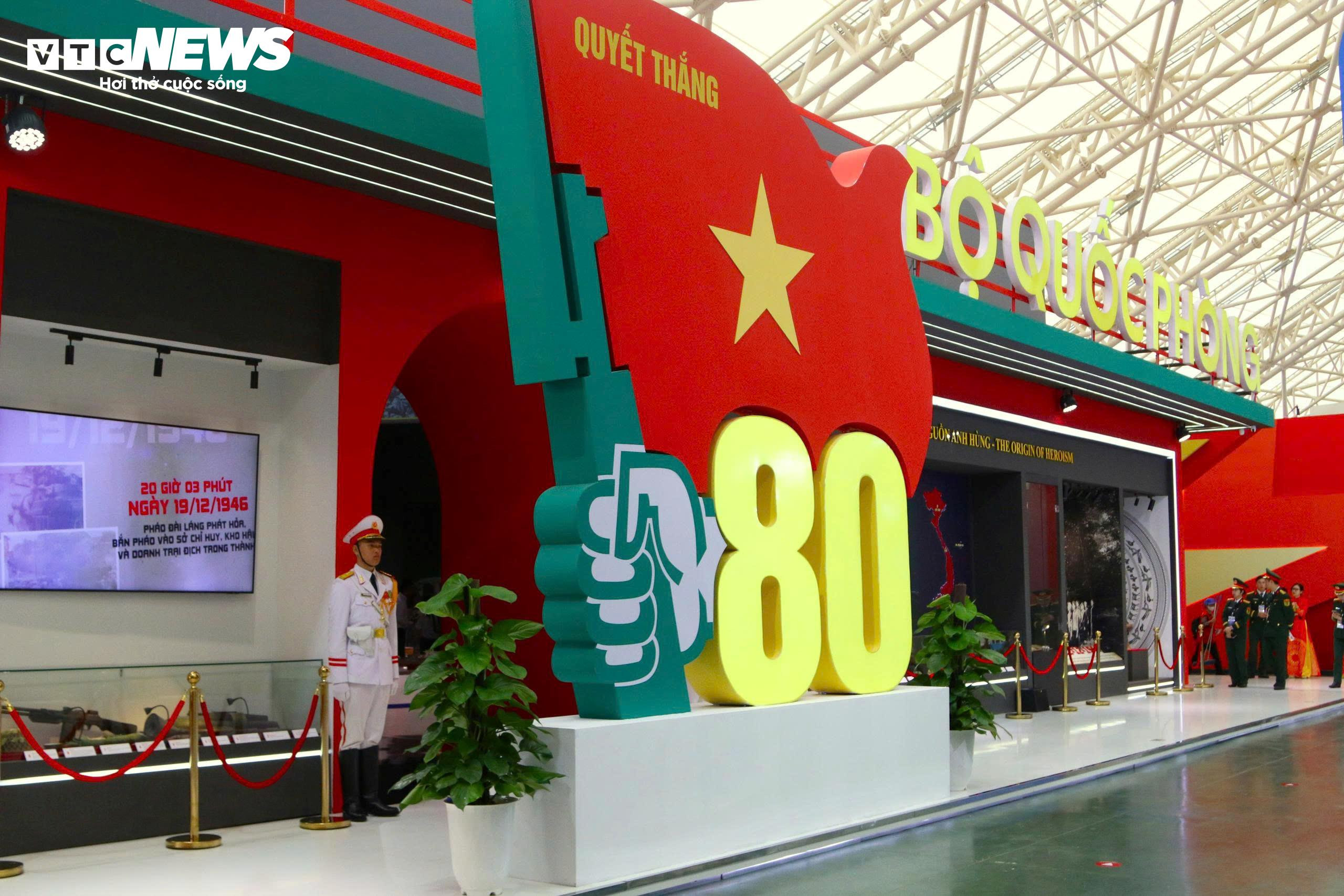 Khu trưng bày trong nhà của Bộ Quốc phòng tại Triển lãm thành tựu đất nước "80 năm hành trình Độc lập - Tự do - Hạnh phúc".