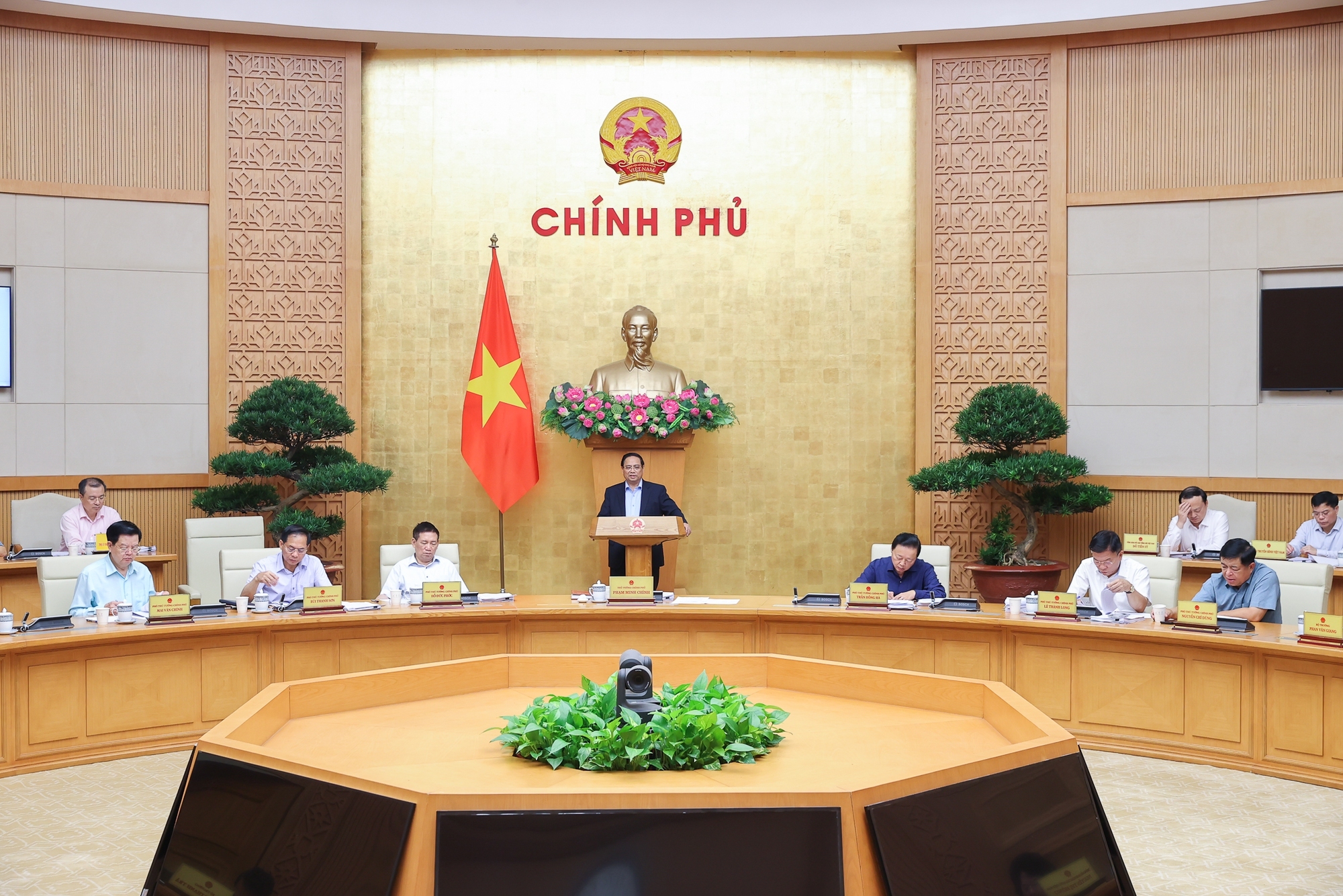 Thủ tướng: Tăng cường tính minh bạch trong quản lý tài sản của cán bộ, công chức Toàn cảnh phiên họp.