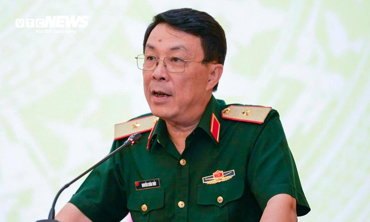 Thiếu tướng Nguyễn Xuân Thủy, Phó Cục trưởng Cục Tuyên huấn phát biểu tại họp báo.