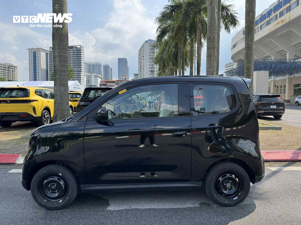 Xe có chiều dài 2.065 mm nhưng vẫn có đủ 2 hàng ghế. (Ảnh: Ngọc Hải)