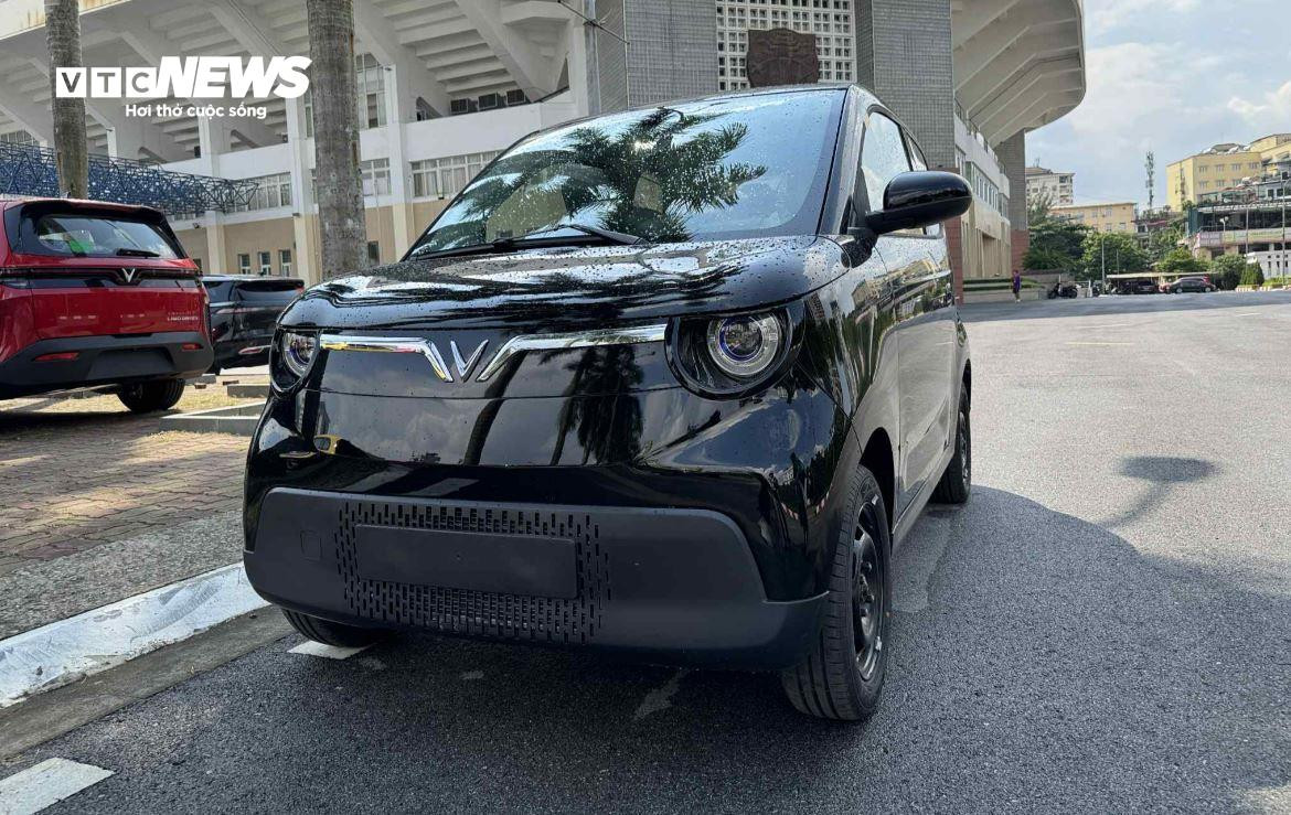 Với kích thước lý tưởng, Minio Green dễ dàng len lỏi qua mọi con hẻm nhỏ. Đèn phía trước có thể là đèn LED. (Ảnh: Ngọc Hải)