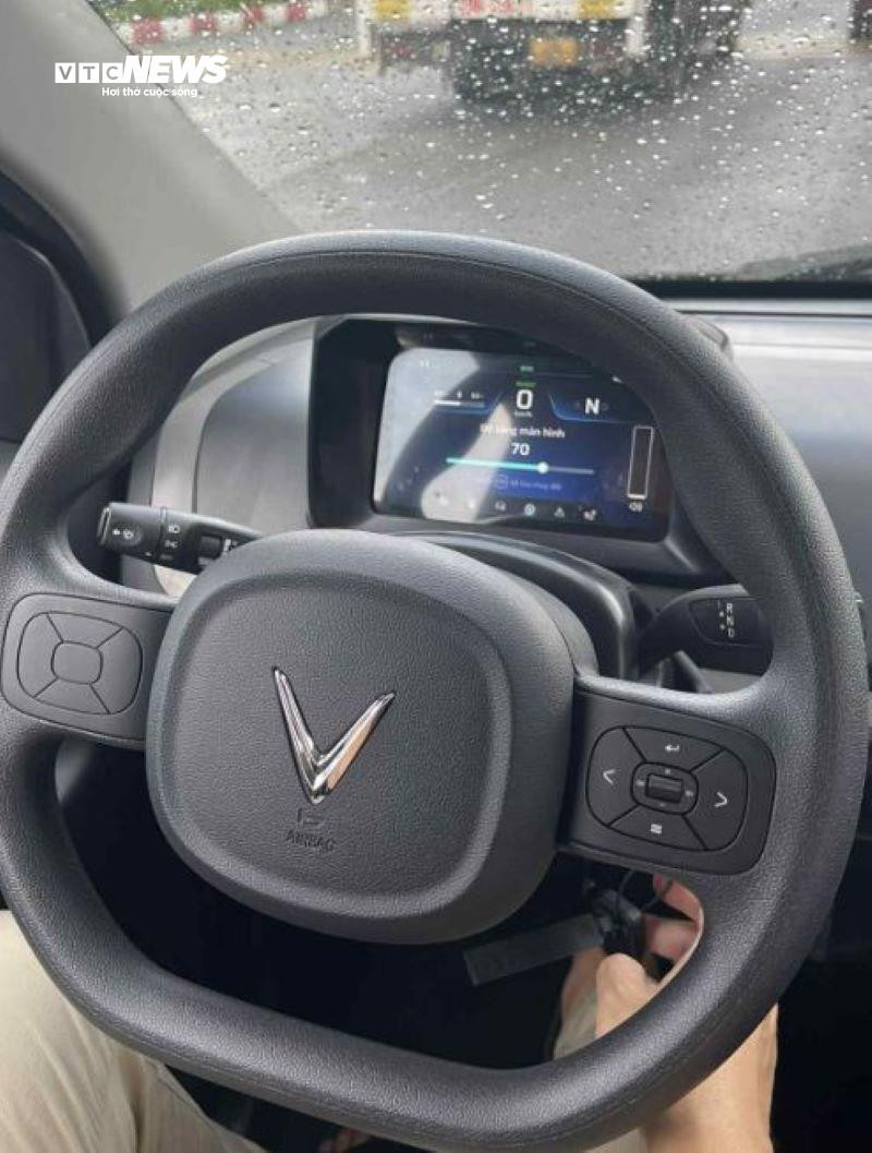 Vô lăng xe cũng có phím bấm chức năng. (Ảnh: Ngọc Hải)