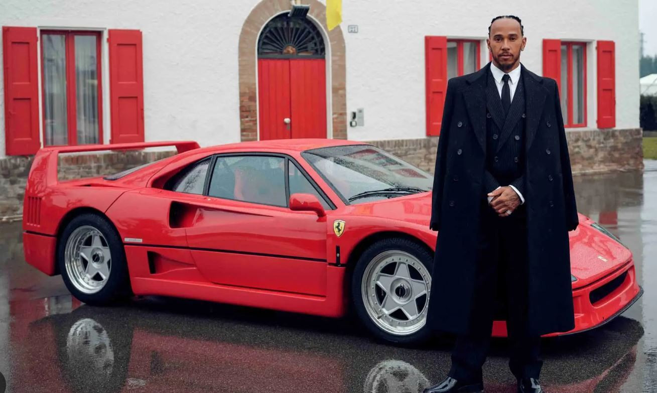 Lewis Hamilton cùng chiếc F40.