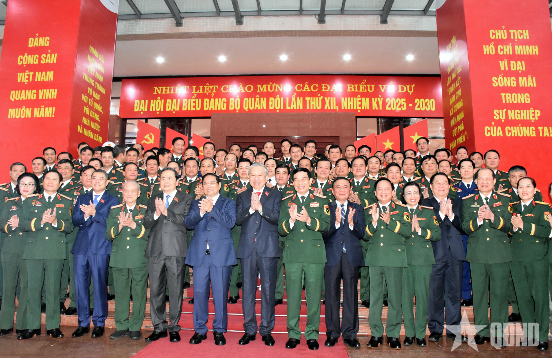 Tổng Bí thư Tô Lâm, Thủ tướng Phạm Minh Chính, Chủ tịch Quốc hội Trần Thanh Mẫn cùng các đại biểu dự Đại hội. (Ảnh: QĐND)