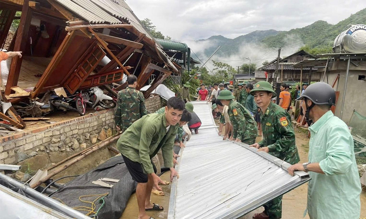 Mưa bão gây sập nhà của các hộ dân tại xã biên giới Mường Lát, tỉnh Thanh Hoá.