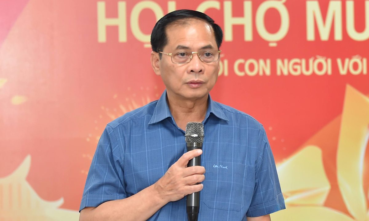 Phó Thủ tướng Bùi Thanh Sơn phát biểu tại buổi làm việc với các bộ, ngành.