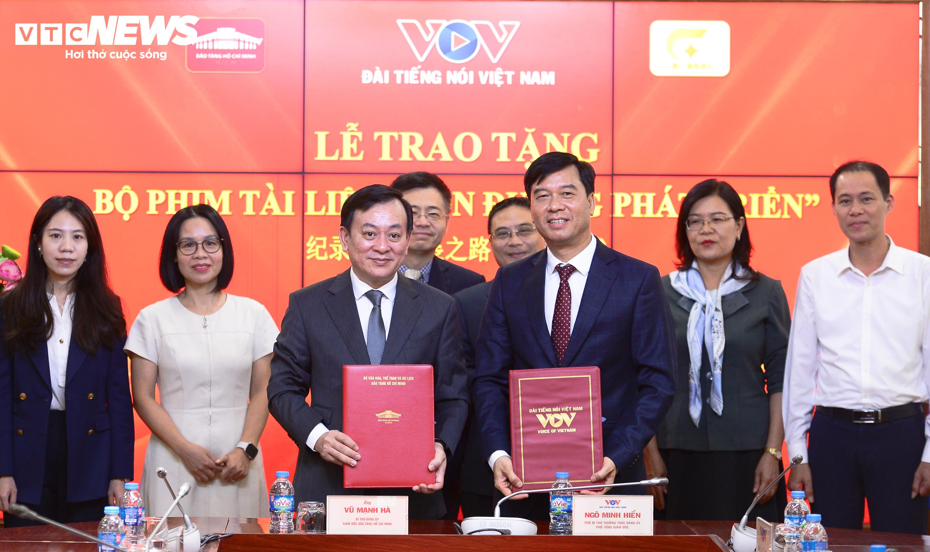 VOV trao tặng Bảo tàng Hồ Chí Minh phim tài liệu 'Con đường phát triển' - 5