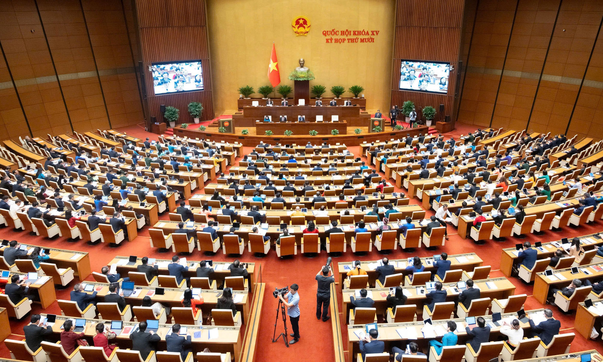 Đại biểu Quốc hội họp tại hội trường Diên Hồng. (Ảnh: quochoi.vn)