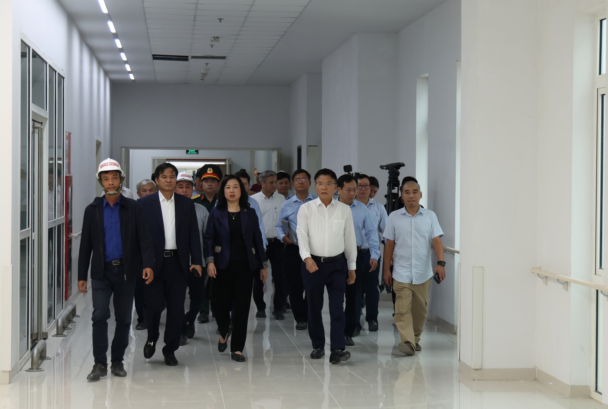 Phó Thủ tướng Lê Thành Long kiểm tra thực tế Bệnh viện Bạch Mai cơ sở 2. (Ảnh: VGP)