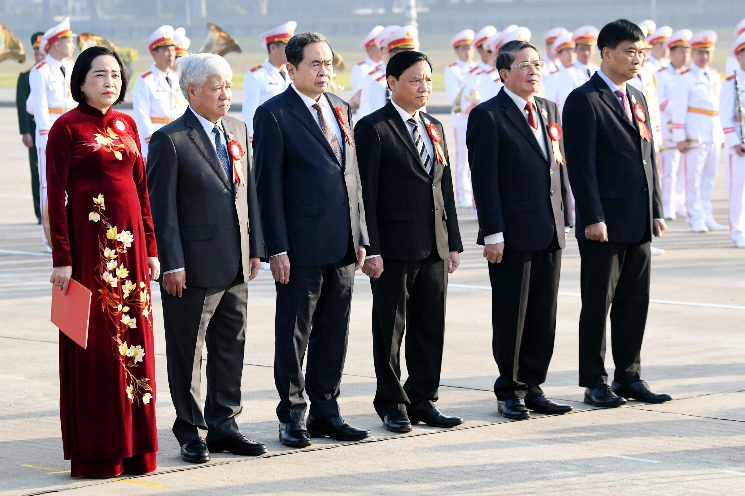 Chủ tịch Quốc hội Trần Thanh Mẫn, Phó Chủ tịch Thường trực Quốc hội Đỗ Văn Chiến, Phó Chủ tịch Quốc hội Nguyễn Thị Thanh, Phó Chủ tịch Quốc hội Nguyễn Khắc Định, Phó Chủ tịch Quốc hội Nguyễn Đức Hải và Phó Chủ tịch Quốc hội Vũ Hồng Thanh.