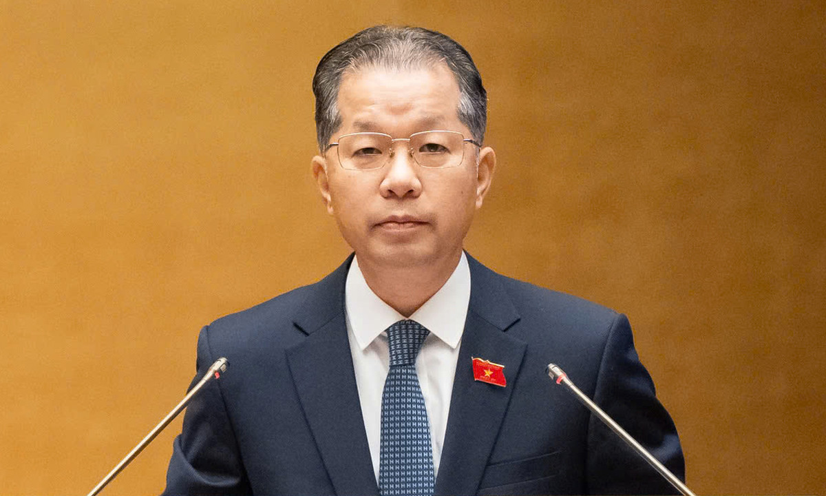 Høyesterettsjustitiarius i Folkedomstolen, Nguyen Van Quang.