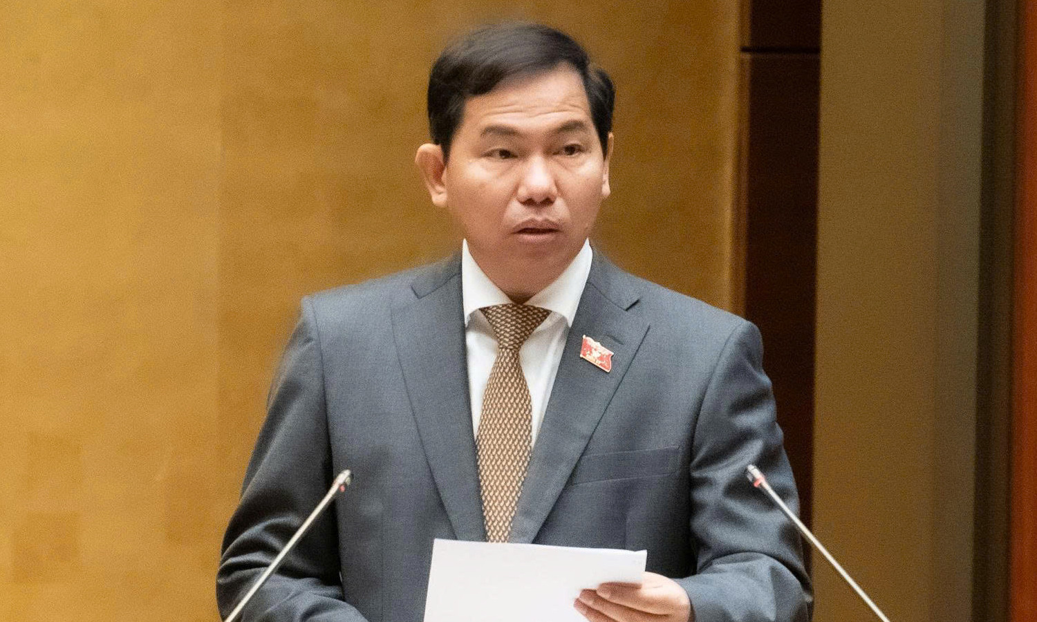 Tổng Thư ký Quốc hội, Chủ nhiệm Văn phòng Quốc hội Lê Quang Mạnh trình bày bày báo cáo tiếp thu, giải trình ý kiến đại biểu Quốc hội.