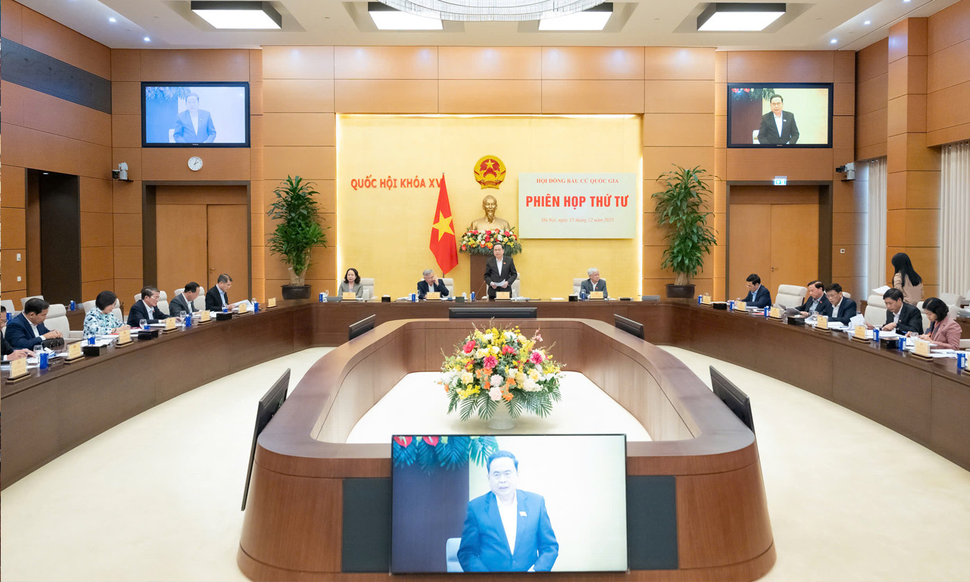 Toàn cảnh phiên họp.