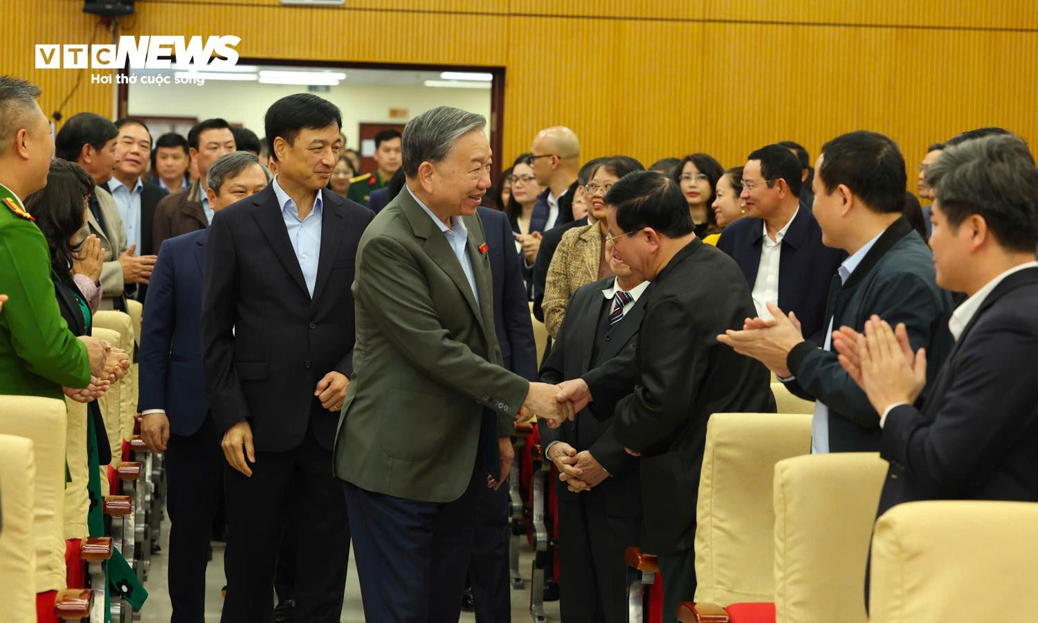 Tổng Bí thư Tô Lâm, Bí thư Thành ủy Hà Nội Nguyễn Duy Ngọc và các cử tri TP Hà Nội.