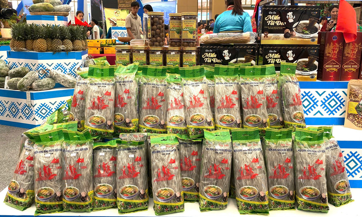 Miến dong HTX Hồng Phước trưng bày tại Hội chợ mùa Thu 2025.