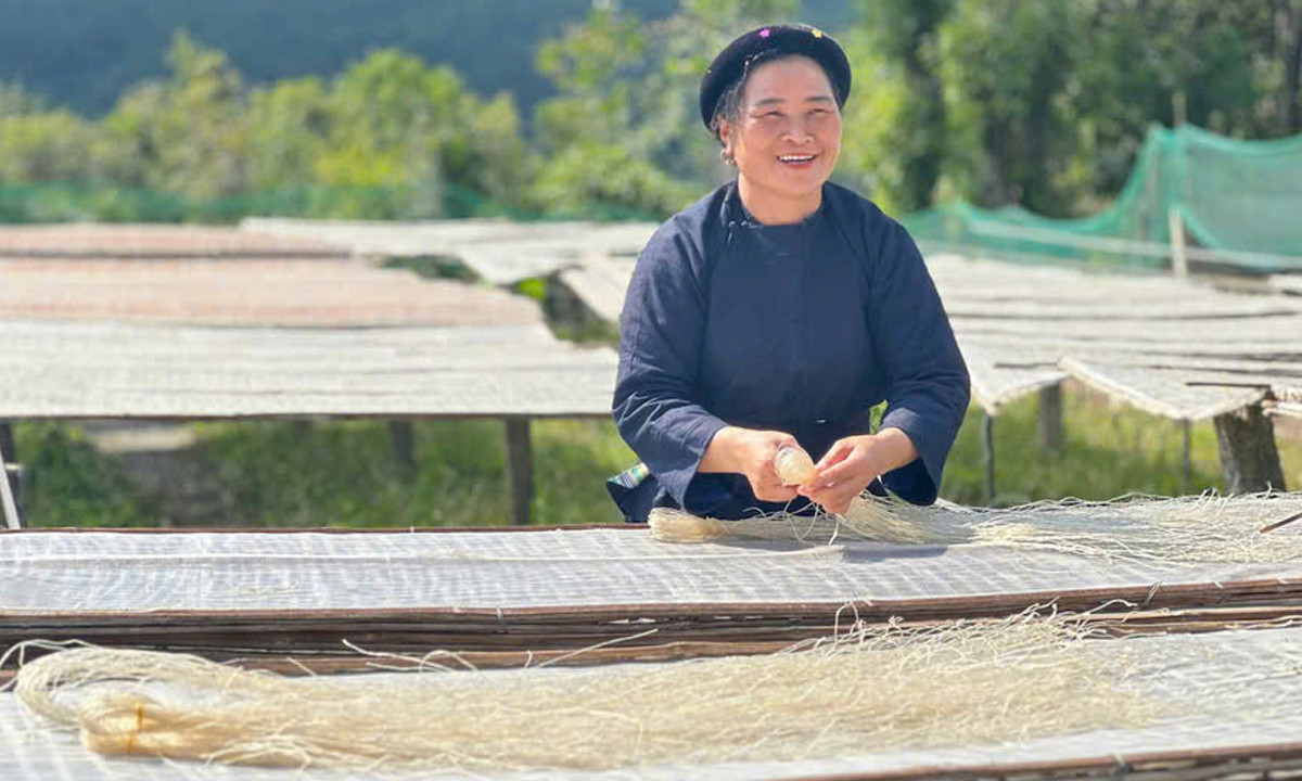 Từ ngày tham gia liên kết sản xuất với HTX nông sản Tân Việt Á, được thu mua, bao tiêu sản phẩm, bà con không còn lo đầu ra cho sản phẩm.