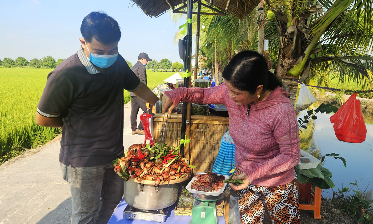 "Phiên chợ Đồng Quê" do HTX Dịch vụ nông nghiệp Thắng Lợi tổ chức.