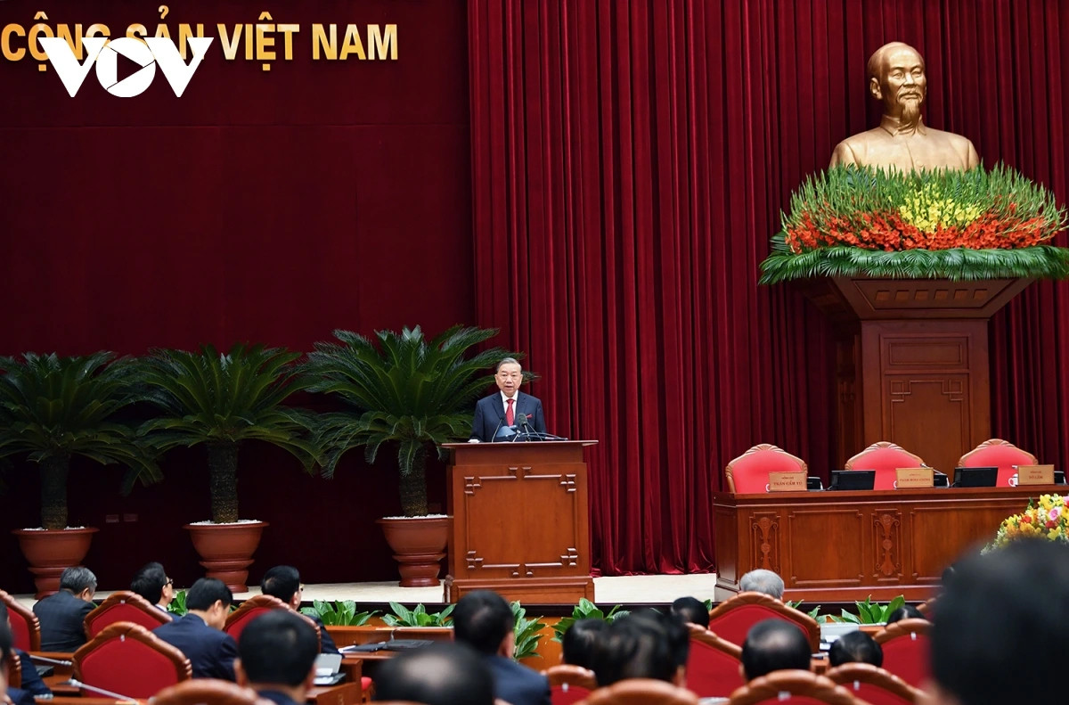 Ban Chấp hành Trung ương xác định trong giai đoạn cách mạng mới cần tập trung thực hiện 3 đột phá chiến lược, đồng thời nỗ lực thực hiện những nhiệm vụ chủ yếu với 6 trọng tâm.