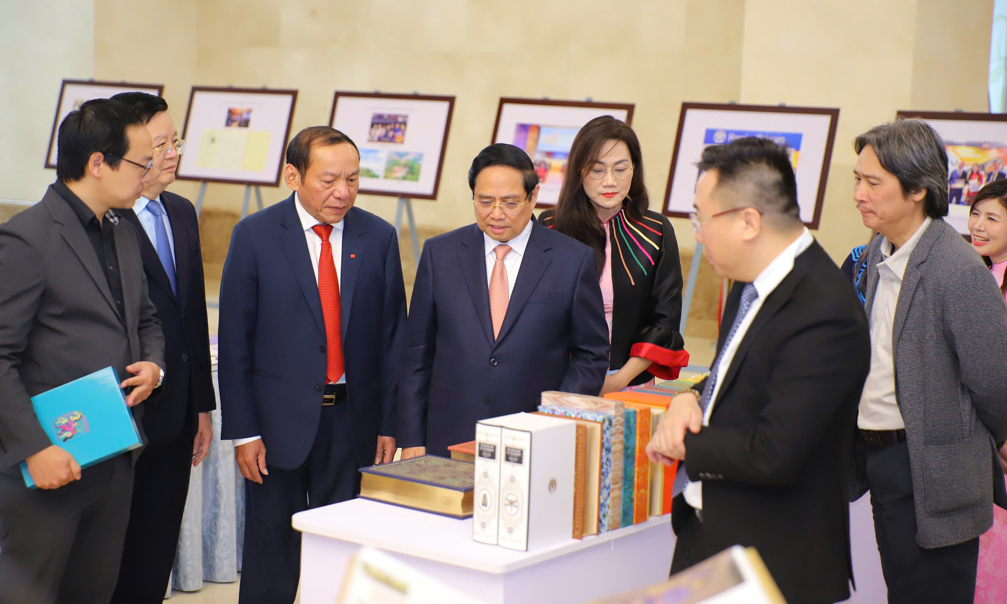 Thủ tướng Phạm Minh Chính và các đại biểu dự hội nghị.