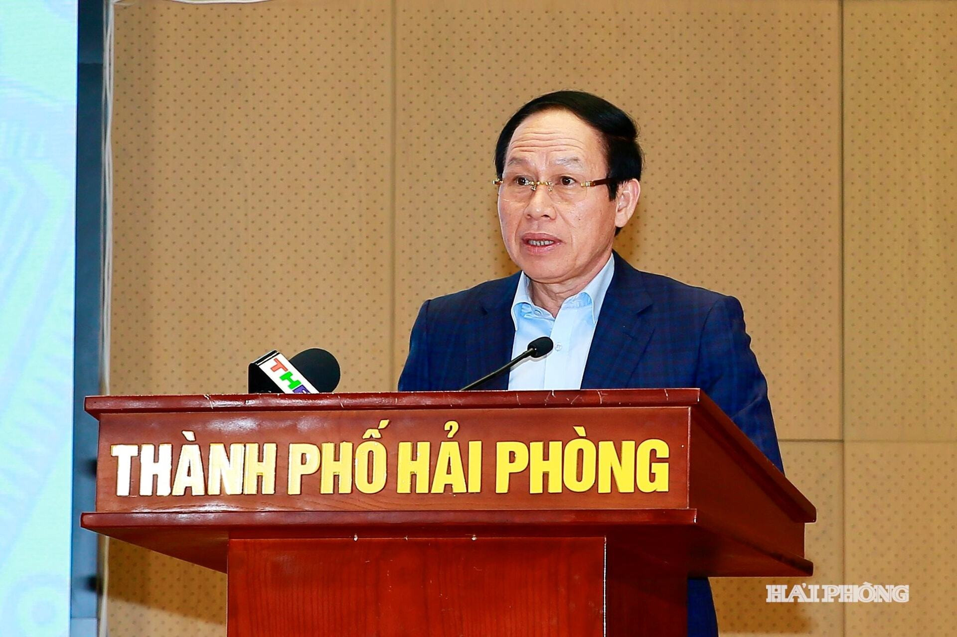 Ông Lê Tiến Châu, Uỷ viên Trung ương Đảng, Bí thư Thành uỷ, Trưởng Đoàn đại biểu Quốc hội thành phố Hải Phòng phát biểu tại hội nghị.