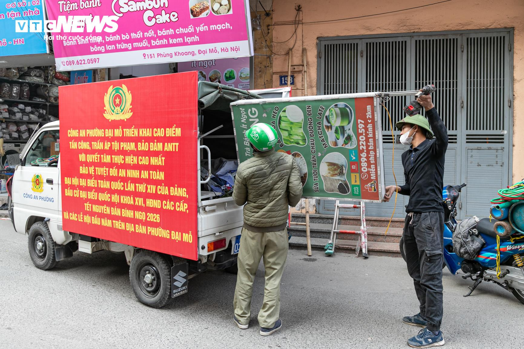 Tiểu thương chợ sinh viên phía Tây Hà Nội đồng loạt gỡ mái che, trả lại vỉa hè - 15