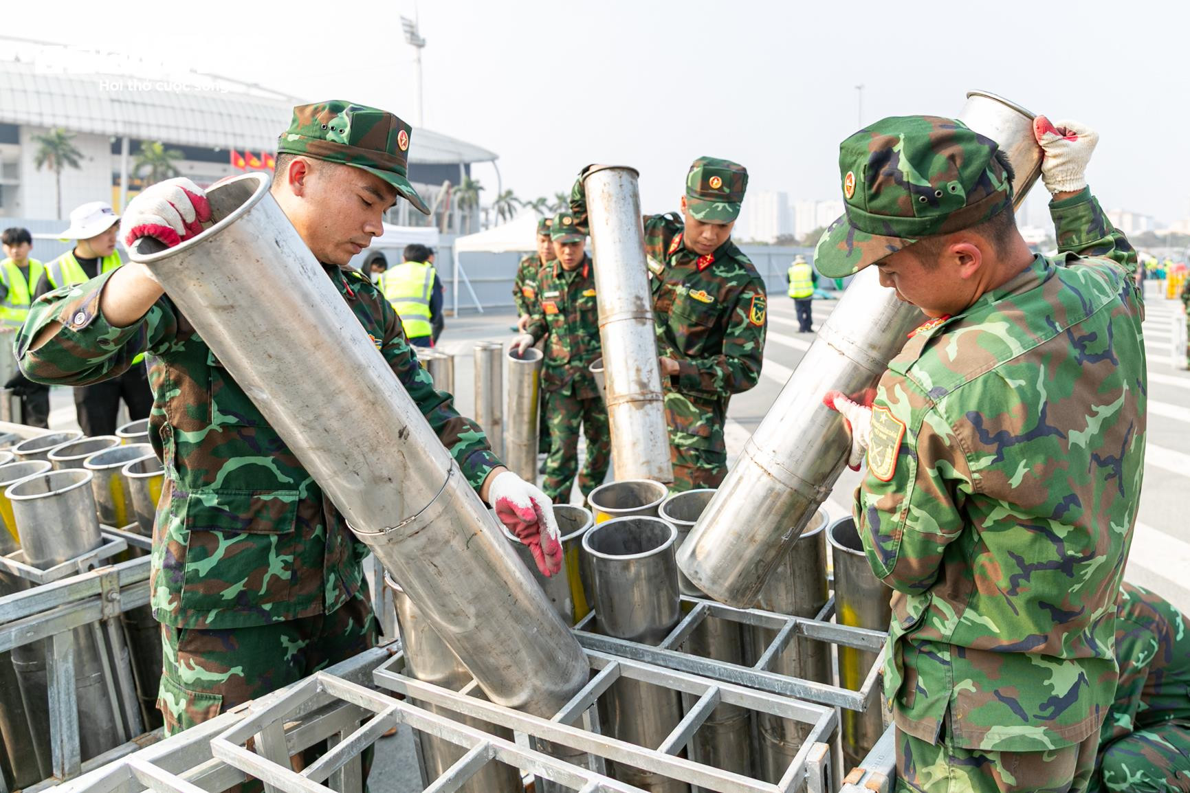  Cận cảnh trận địa 4.600 quả pháo hoa chào mừng thành công Đại hội XIV của Đảng - 3