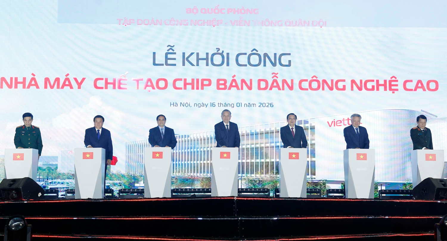 Tổng Bí thư Tô Lâm, Thủ tướng Phạm Minh Chính cùng các đại biểu thực hiện nghi thức khởi công. (Ảnh: TTXVN)