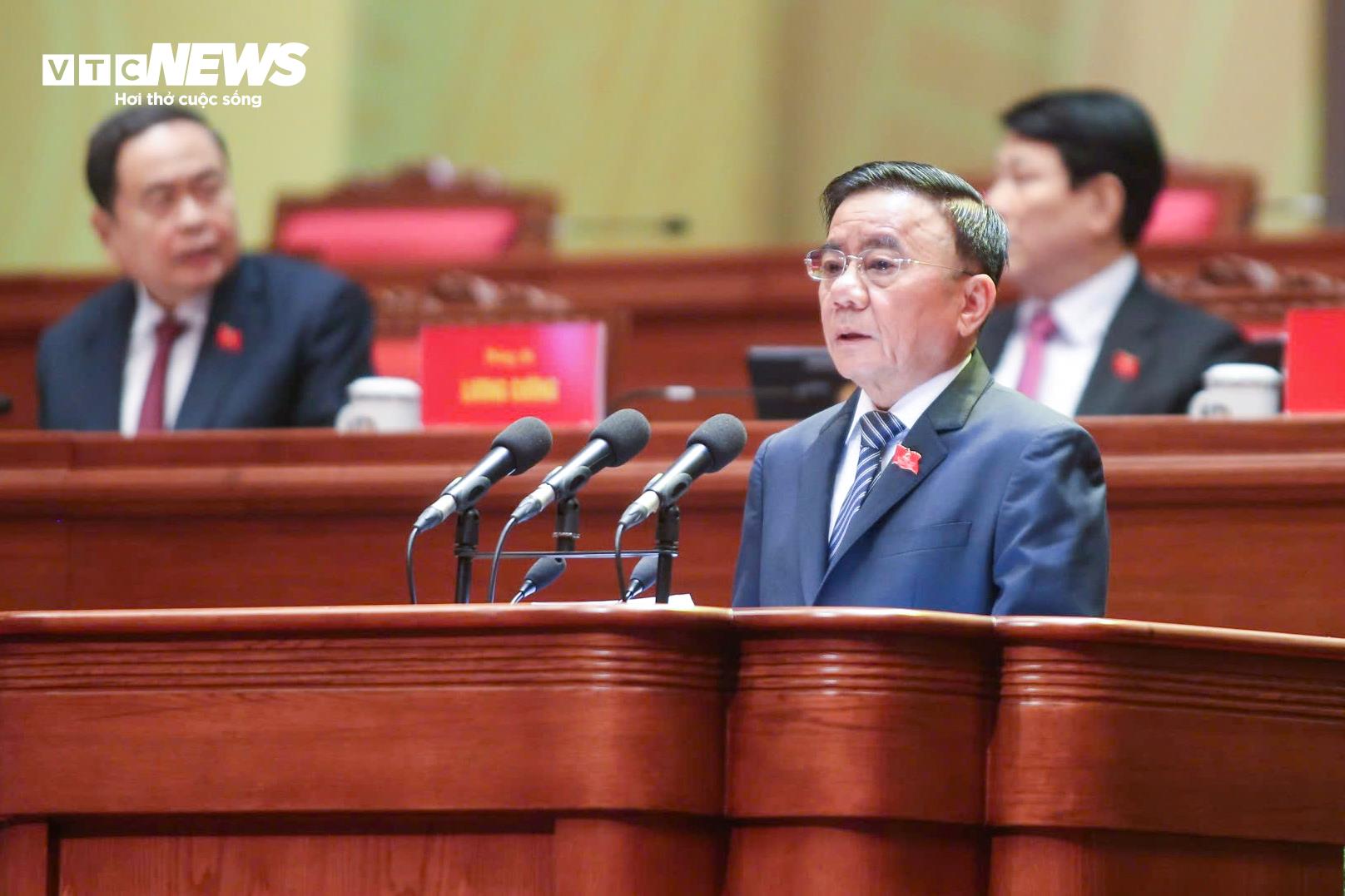 Ông Trần Cẩm Tú, Ủy viên Bộ Chính trị, Thường trực Ban Bí thư tuyên bố lý do, khai mạc phiên họp trù bị Đại hội XIV của Đảng. (Ảnh: Duy Thành)