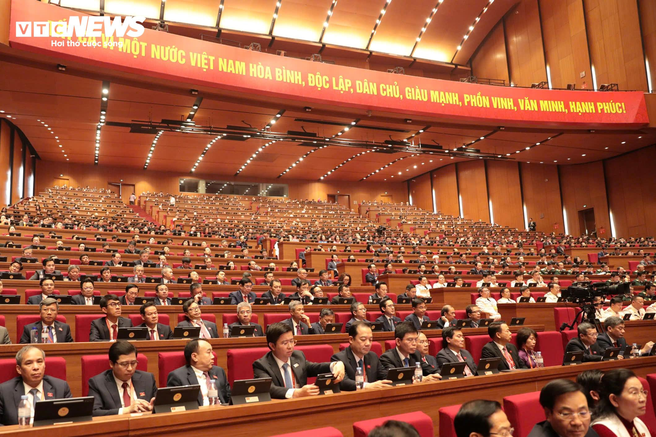 Đại hội XIV sẽ thảo luận và thông qua 4 văn kiện chính, gồm Báo cáo chính trị; Báo cáo tổng kết một số vấn đề lý luận và thực tiễn qua 40 năm đổi mới; Báo cáo tổng kết 15 năm thi hành Điều lệ Đảng; Báo cáo kiểm điểm sự lãnh đạo, chỉ đạo của Ban Chấp hành Trung ương khóa XIII. (Ảnh: Duy Thành)