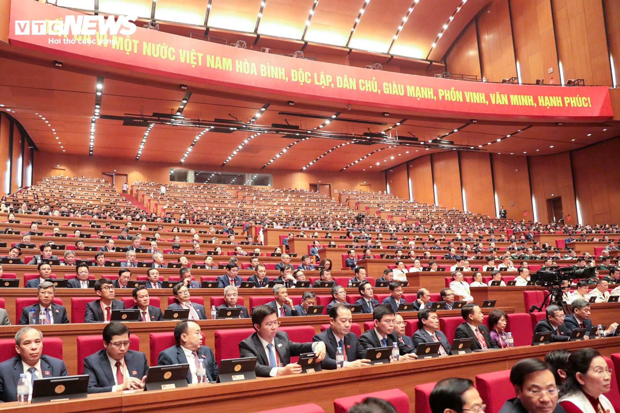 Đại hội XIV sẽ thảo luận và thông qua 4 văn kiện chính, gồm Báo cáo chính trị; Báo cáo tổng kết một số vấn đề lý luận và thực tiễn qua 40 năm đổi mới; Báo cáo tổng kết 15 năm thi hành Điều lệ Đảng; Báo cáo kiểm điểm sự lãnh đạo, chỉ đạo của Ban Chấp hành Trung ương khóa XIII. (Ảnh: Duy Thành)