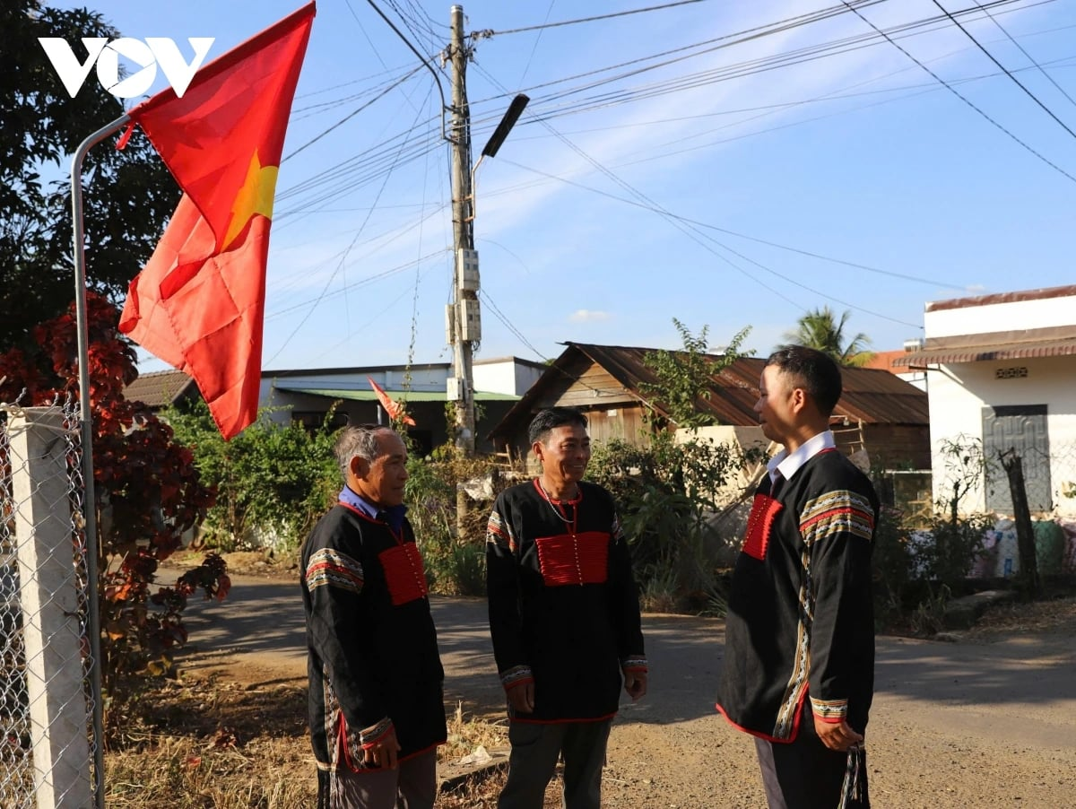 Đồng bào các dân tộc thiểu số ở Tây Nguyên gửi gắm nhiều kiến nghị đến Đại hội XIV của Đảng, mong Đảng có thêm những quyết sách cho miền núi, vùng sâu, vùng dân tộc thiểu số. (Ảnh: H'Xíu)