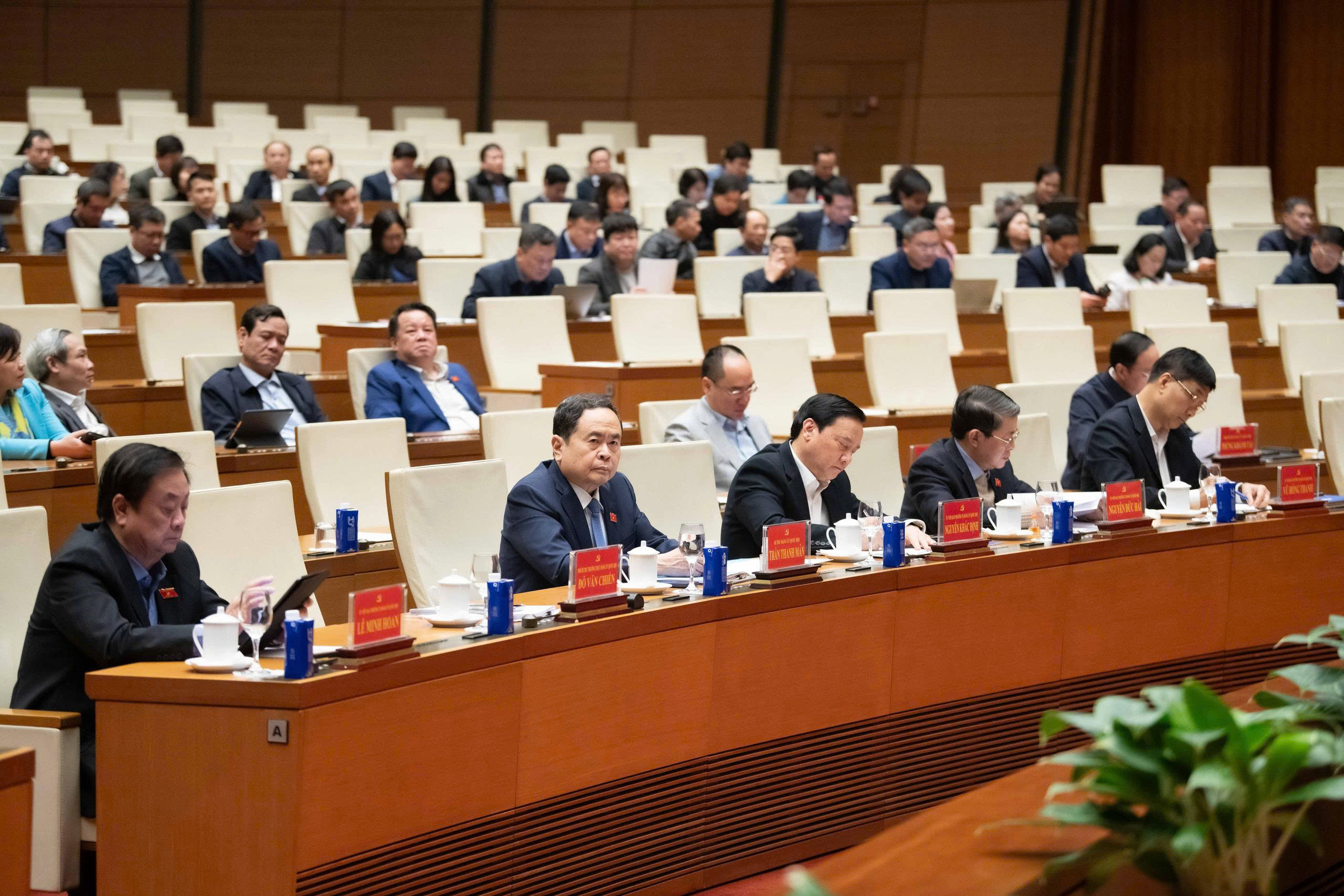 Chủ tịch Quốc hội Trần Thanh Mẫn và các Phó Chủ tịch Quốc hội tham dự hội nghị.