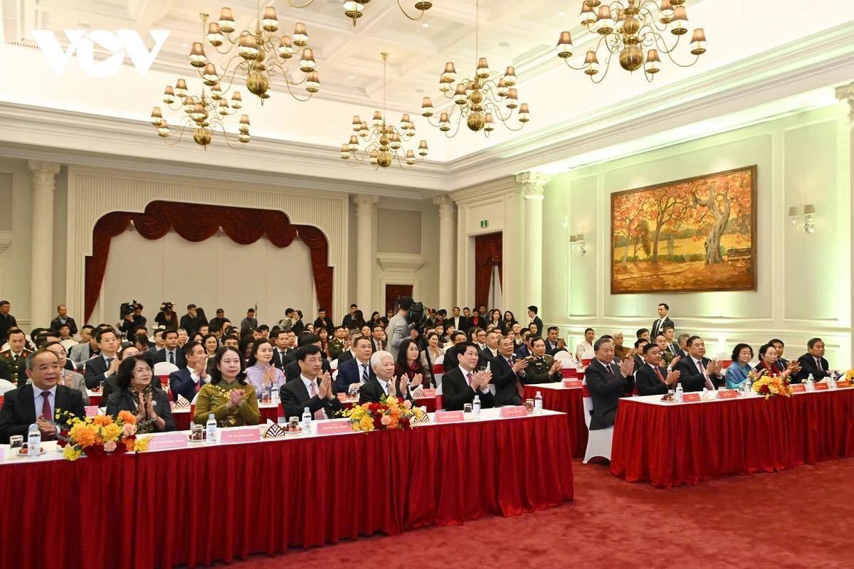 Các đại biểu dự lễ khánh thành công trình.