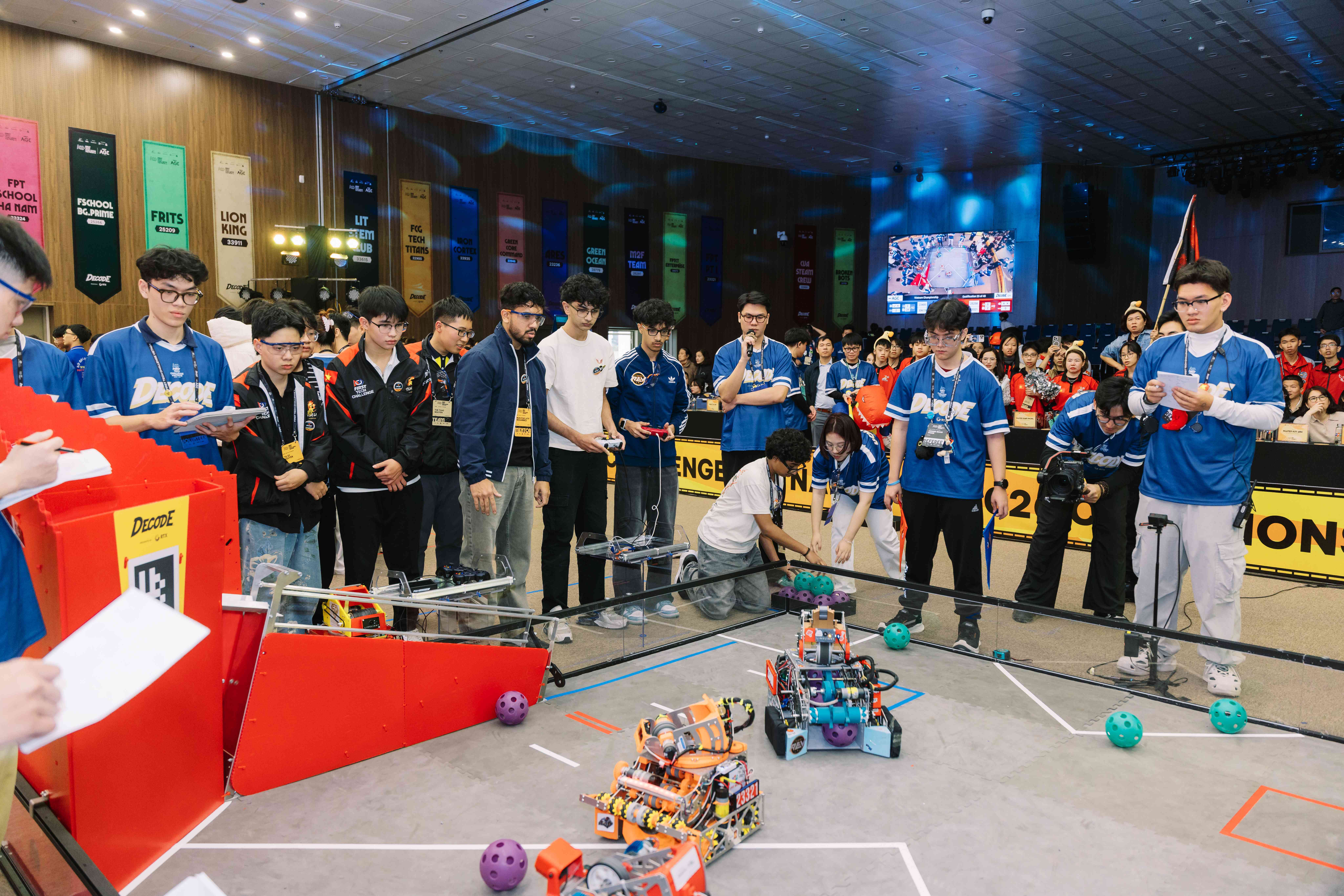 Học sinh THPT được cọ xát với bạn bè cùng chung đam mê trên cả nước và quốc tế để cùng tranh tài và học hỏi lẫn nhau.