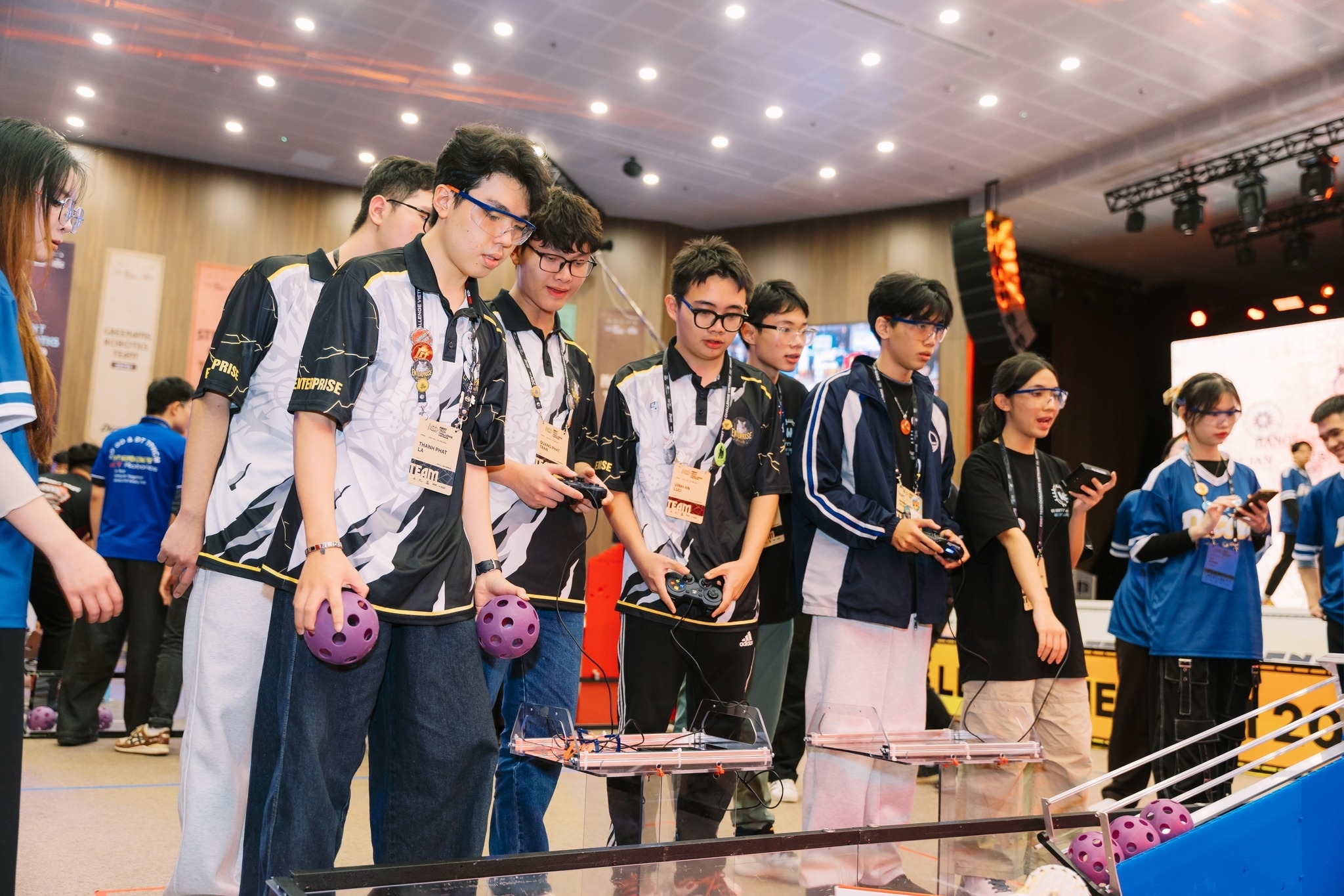 Thông qua FTC, bên cạnh thể hiện kiến thức chuyên môn về robotics, học sinh còn được rèn luyện các kỹ năng mềm như làm việc nhóm, kỹ năng quản lý nhóm, thuyết trình bảo vệ ý tưởng…