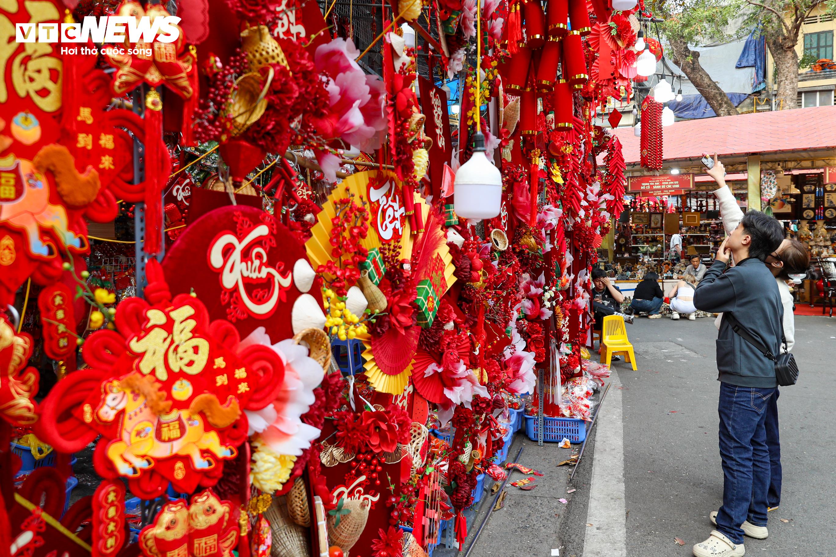 Khám phá phiên chợ lâu đời nhất Hà Nội, mỗi năm mở bán một lần - 14