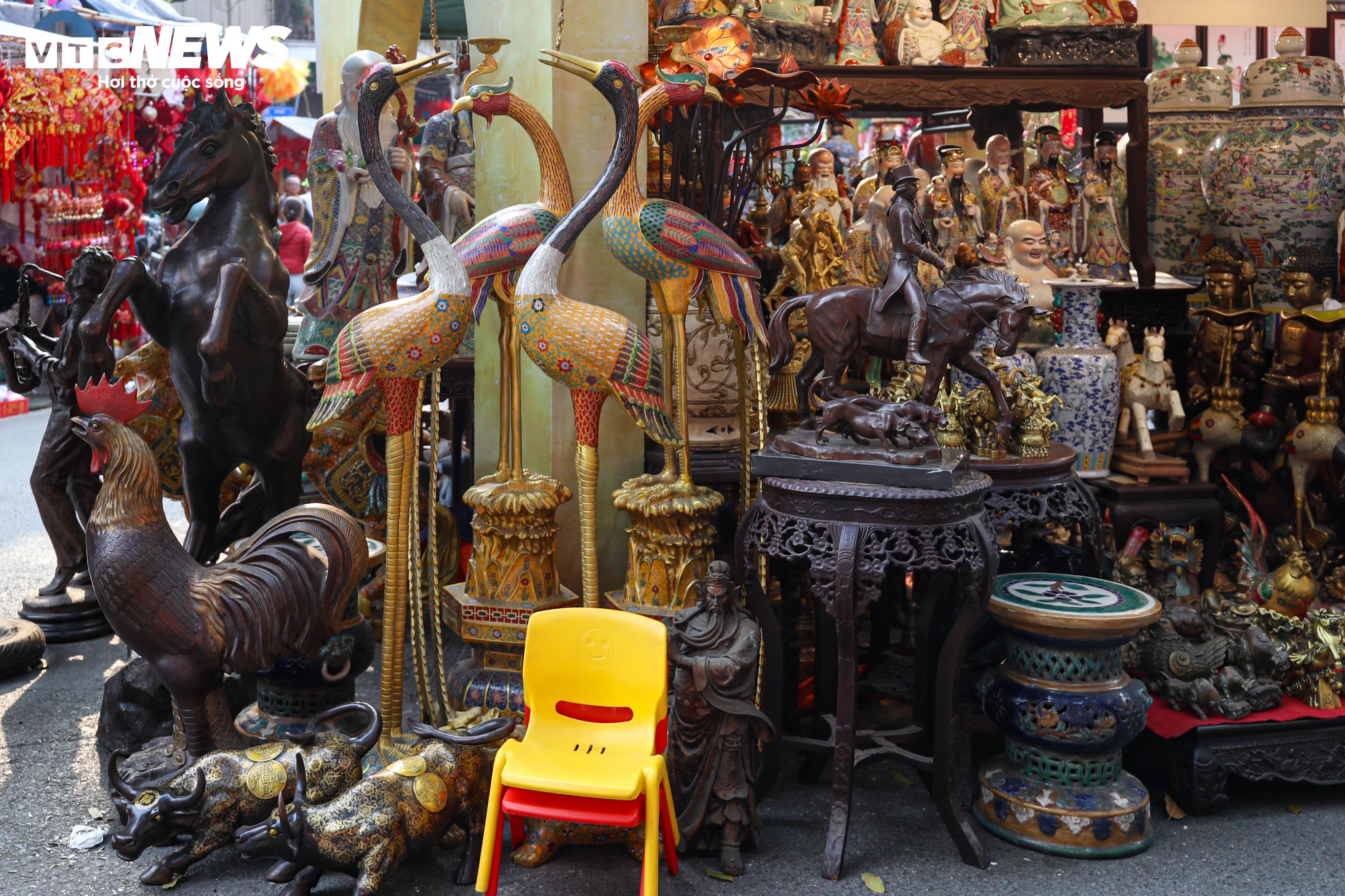 Khám phá phiên chợ lâu đời nhất Hà Nội, mỗi năm mở bán một lần - 5