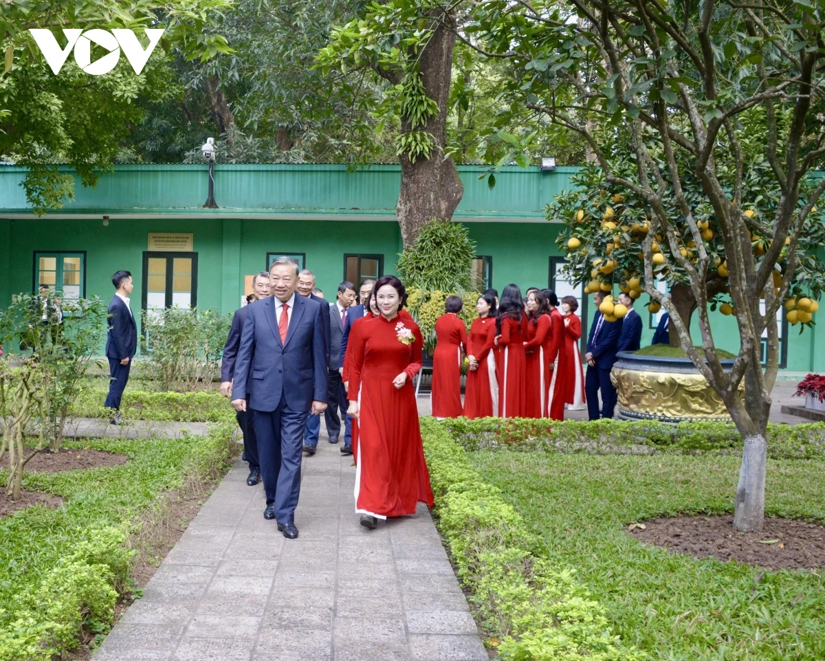 Hình ảnh Tổng Bí thư Tô Lâm dâng hương tại Hoàng thành Thăng Long và Nhà 67 - 10