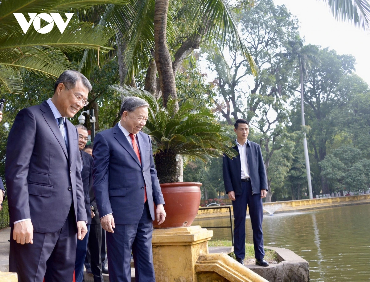 Hình ảnh Tổng Bí thư Tô Lâm dâng hương tại Hoàng thành Thăng Long và Nhà 67 - 11