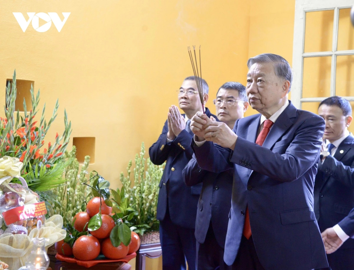 Hình ảnh Tổng Bí thư Tô Lâm dâng hương tại Hoàng thành Thăng Long và Nhà 67 - 12