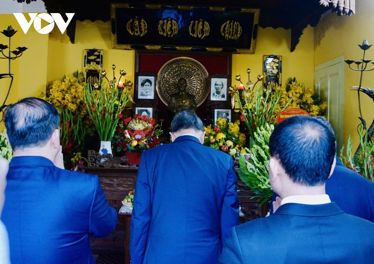Hình ảnh Tổng Bí thư Tô Lâm dâng hương tại Hoàng thành Thăng Long và Nhà 67 - 13