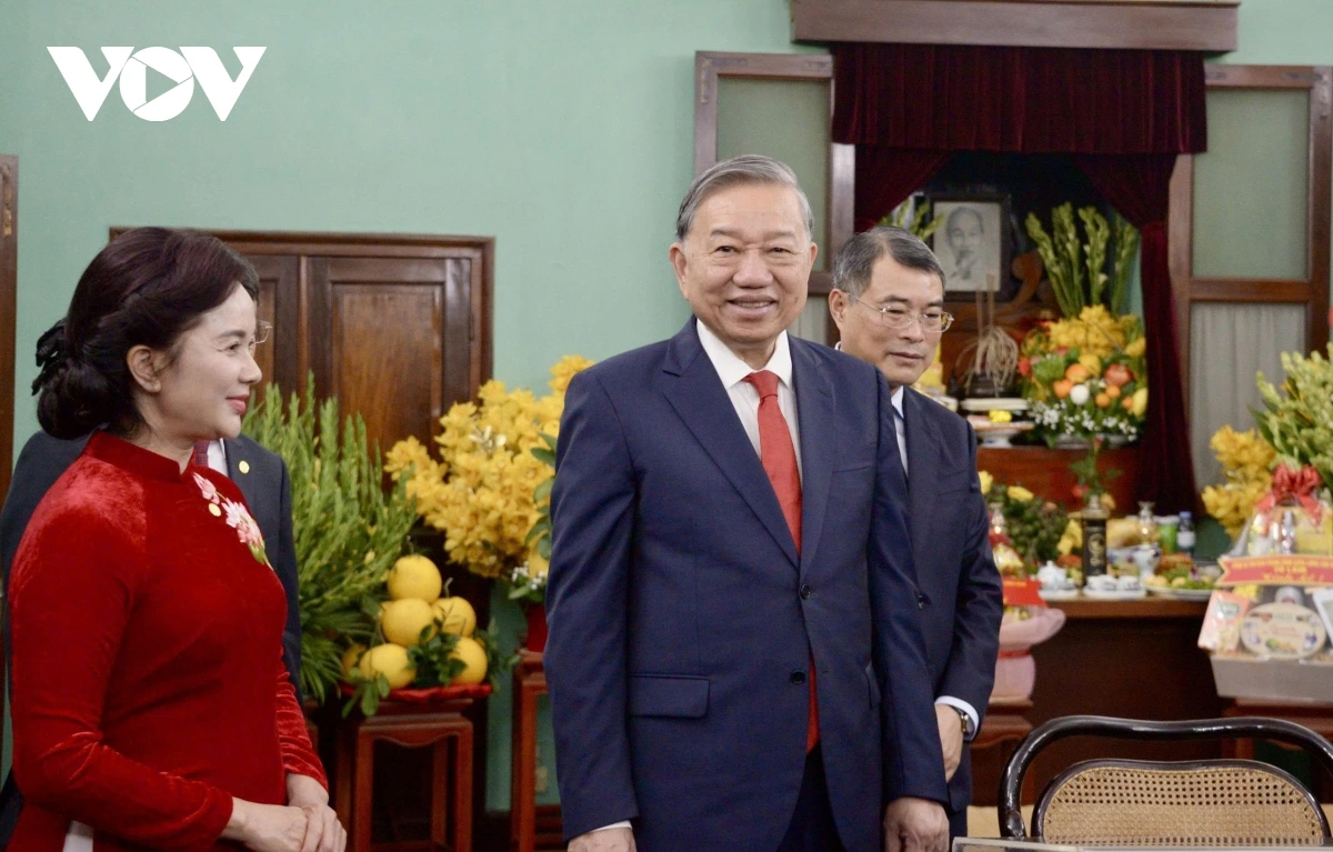 Hình ảnh Tổng Bí thư Tô Lâm dâng hương tại Hoàng thành Thăng Long và Nhà 67 - 8