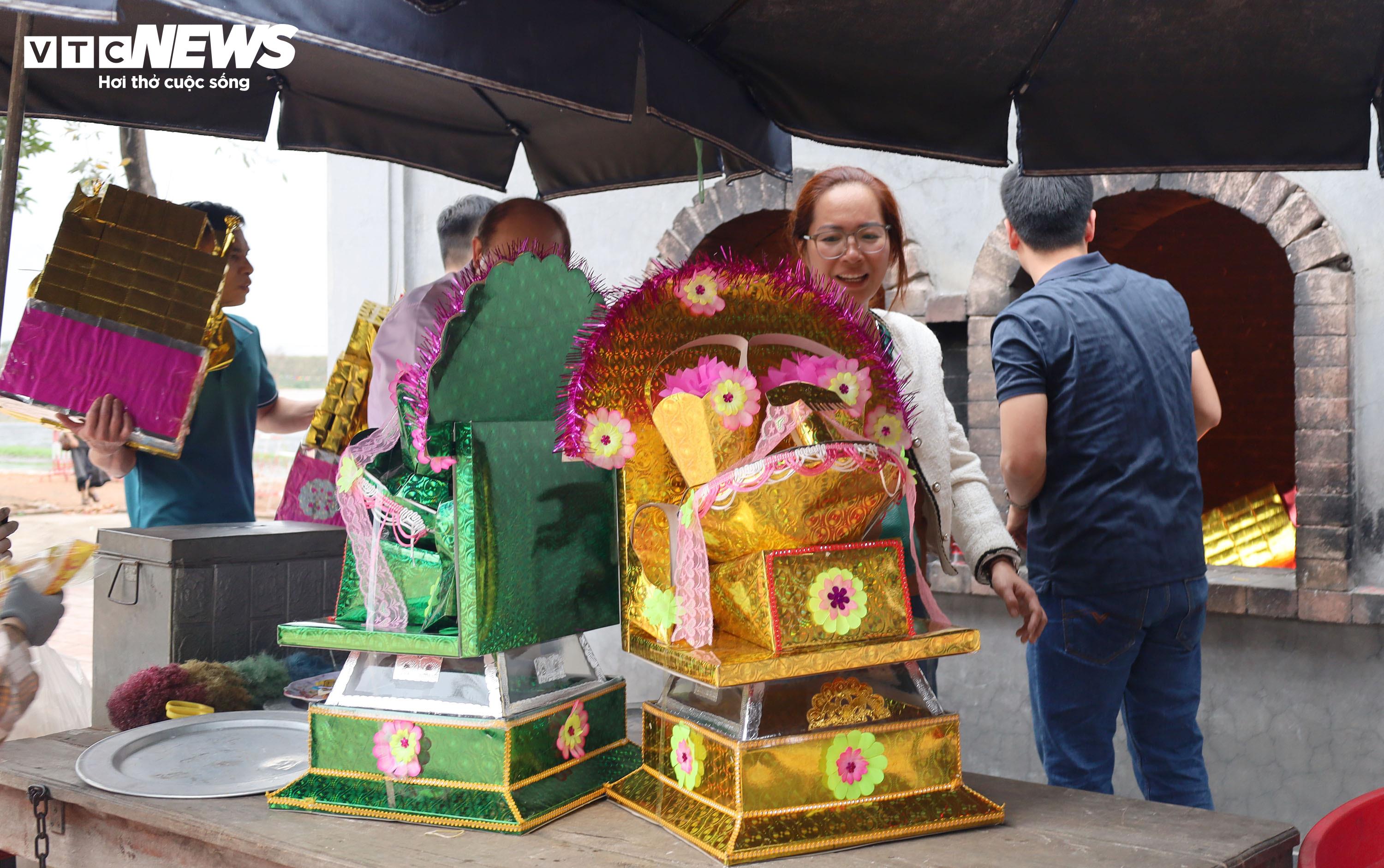 Ngột ngạt khói lửa, quá tải vàng mã ở lễ hội Côn Sơn - Kiếp Bạc - 12