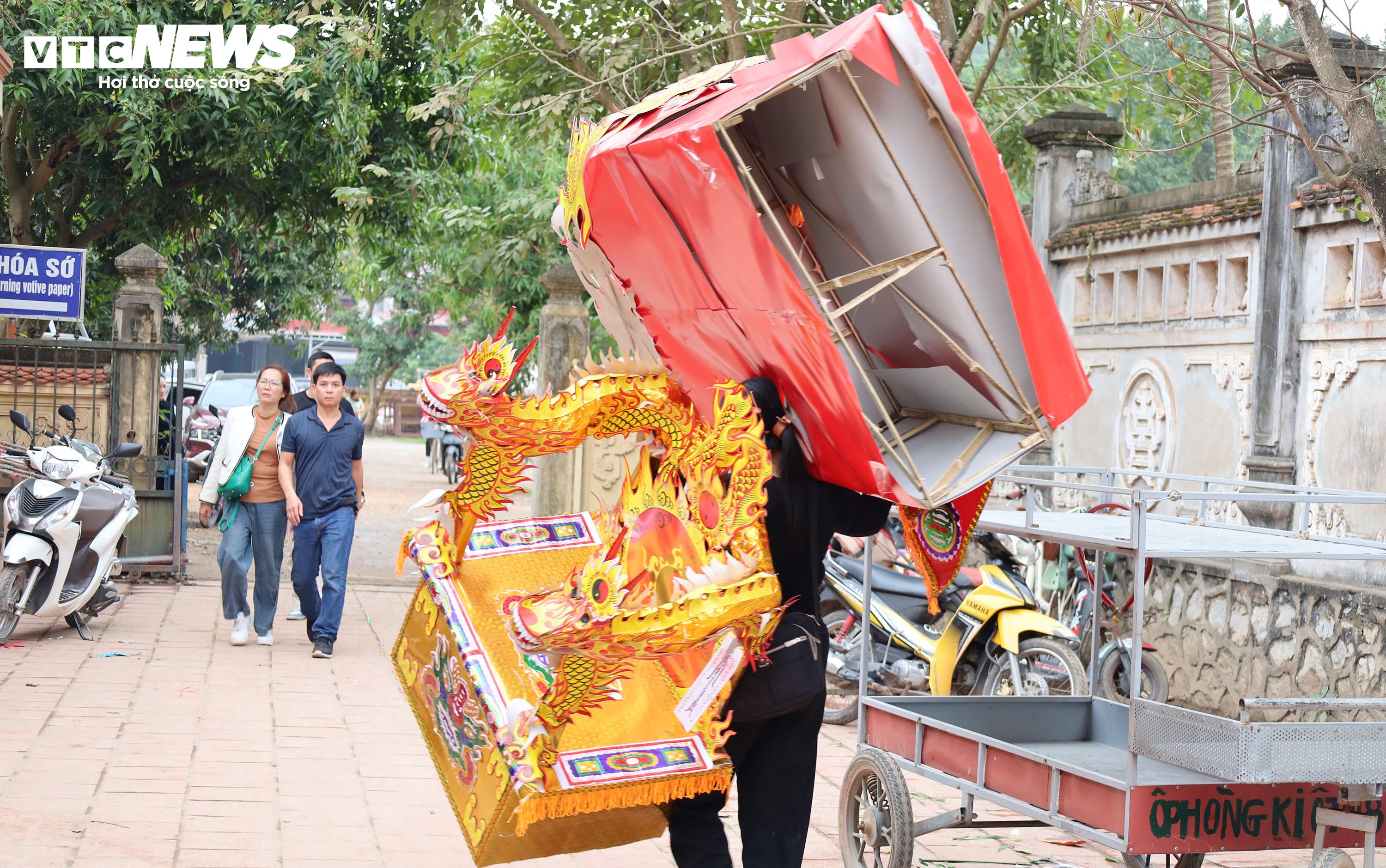 Ngột ngạt khói lửa, quá tải vàng mã ở lễ hội Côn Sơn - Kiếp Bạc - 8