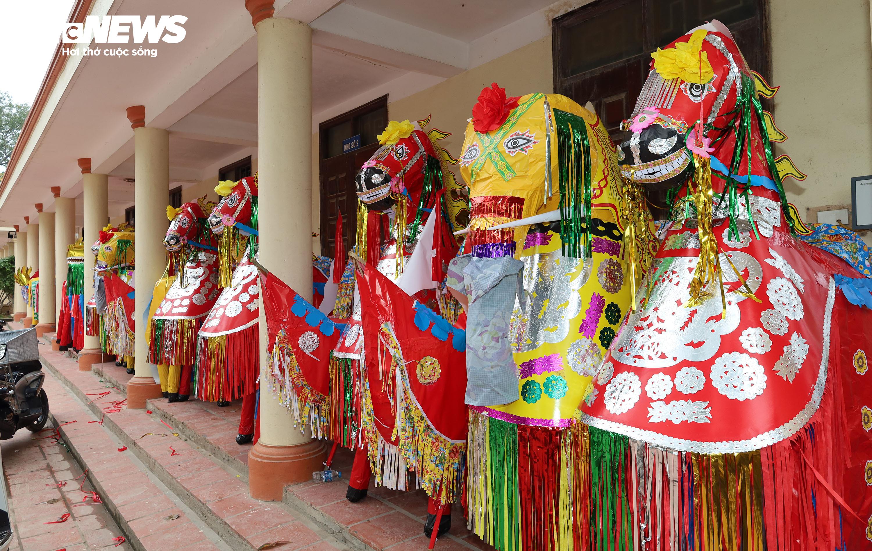 Ngột ngạt khói lửa, quá tải vàng mã ở lễ hội Côn Sơn - Kiếp Bạc - 17