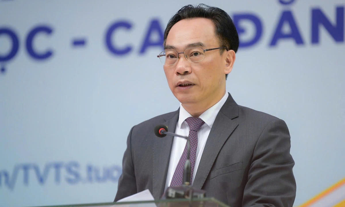 Quyền Bộ trưởng Giáo dục và Đào tạo Hoàng Minh Sơn.