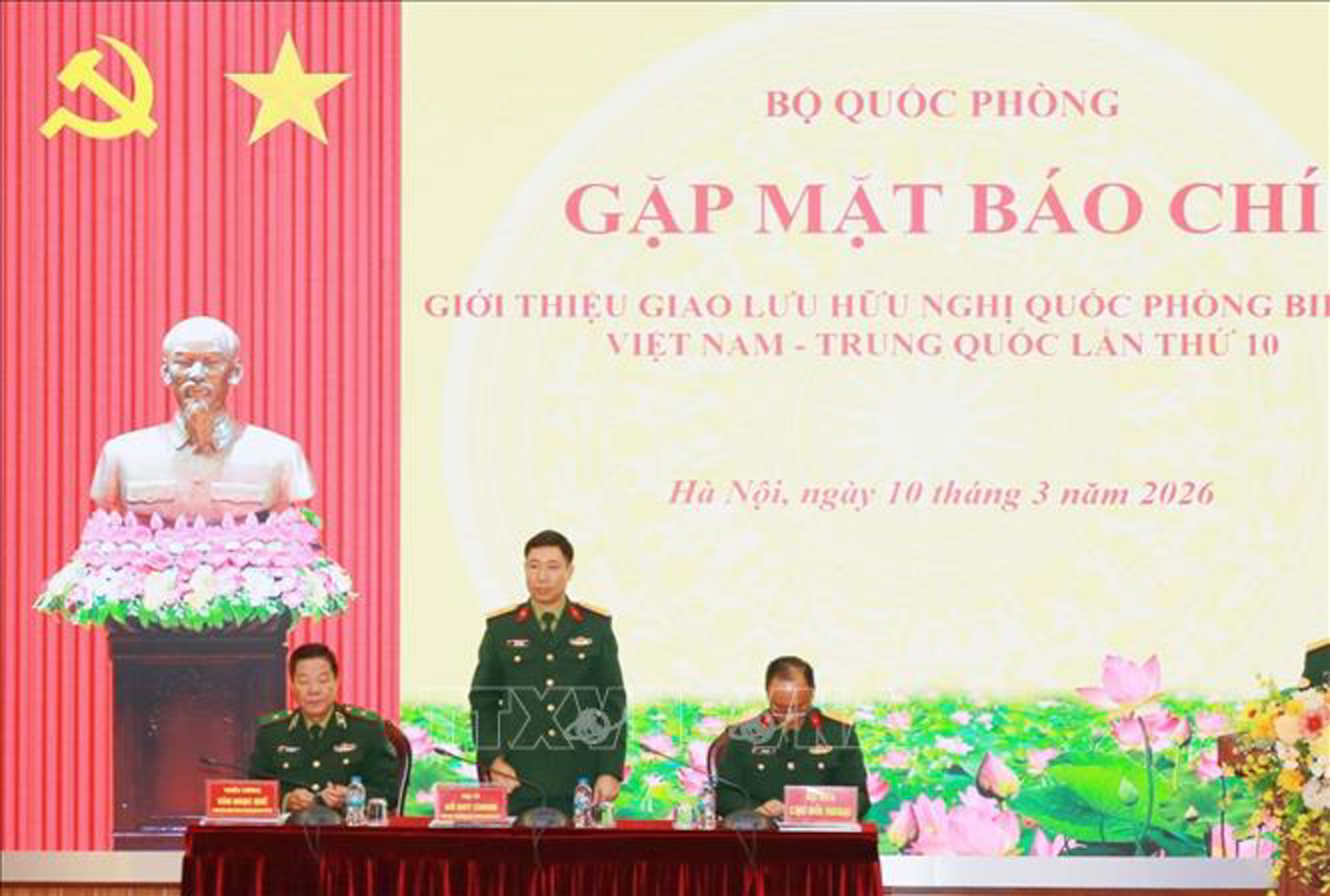 Lãnh đạo Cục Tuyên huấn (Tổng cục Chính trị QĐND Việt Nam) phát biểu tại buổi họp báo.