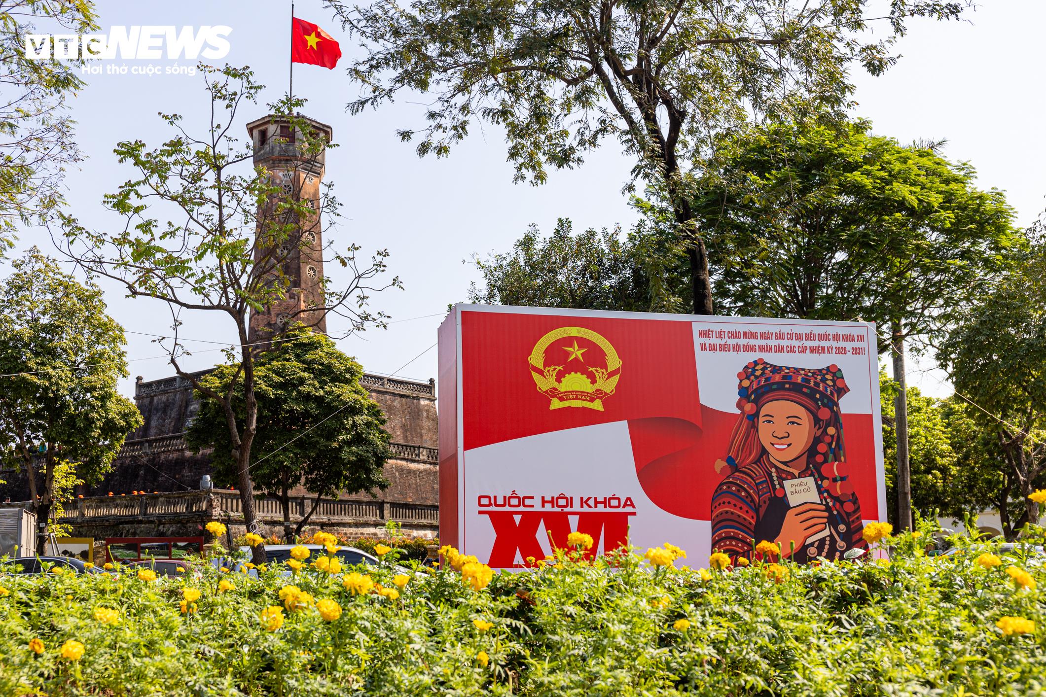 Cùng với đó, nhiều hệ thống pano cỡ lớn đặt tại các vị trí đông người qua lại giúp người dân dễ dàng tiếp cận thông tin.