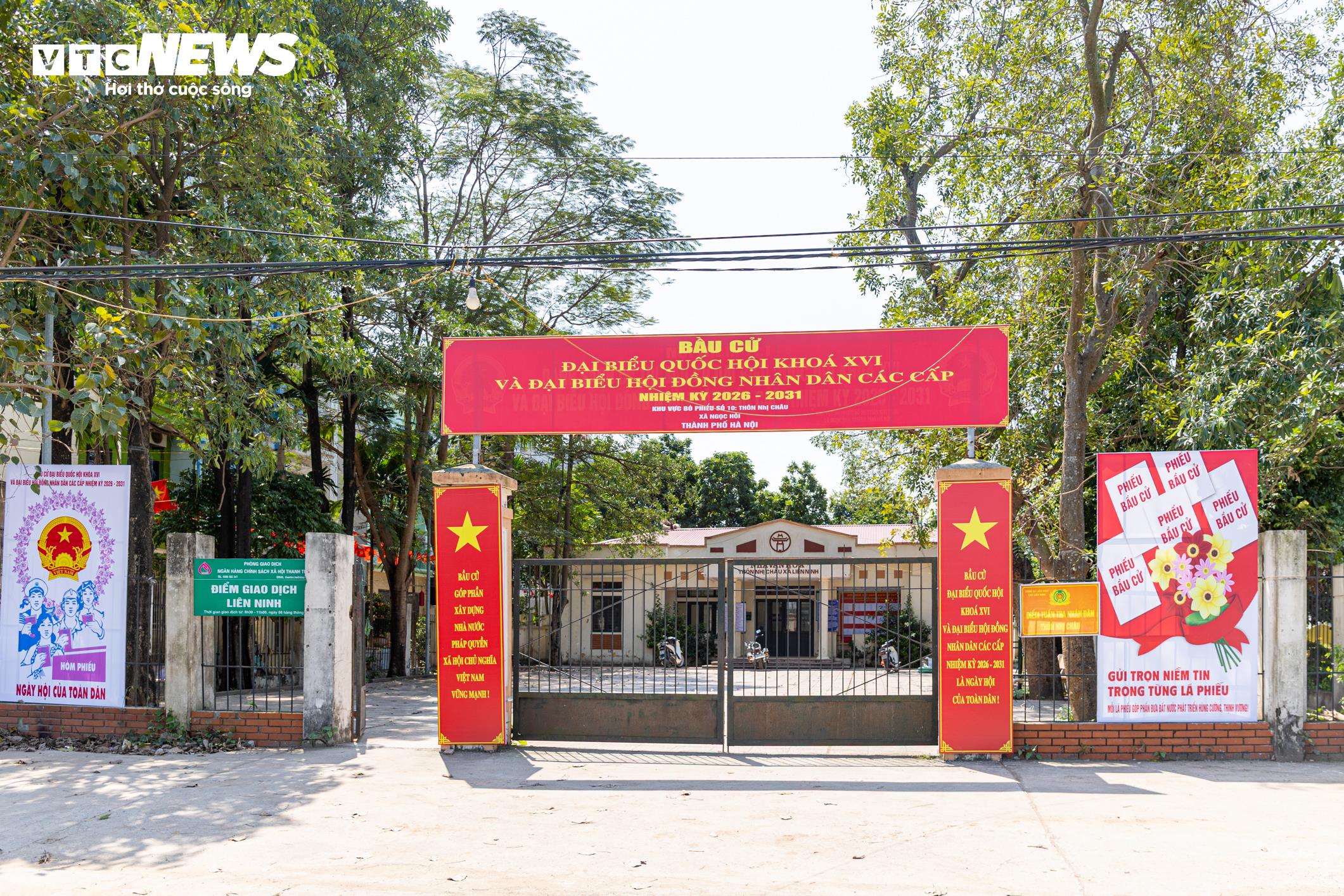 Phố phường Hà Nội rực rỡ cờ hoa trước ngày toàn dân đi bầu cử - 20